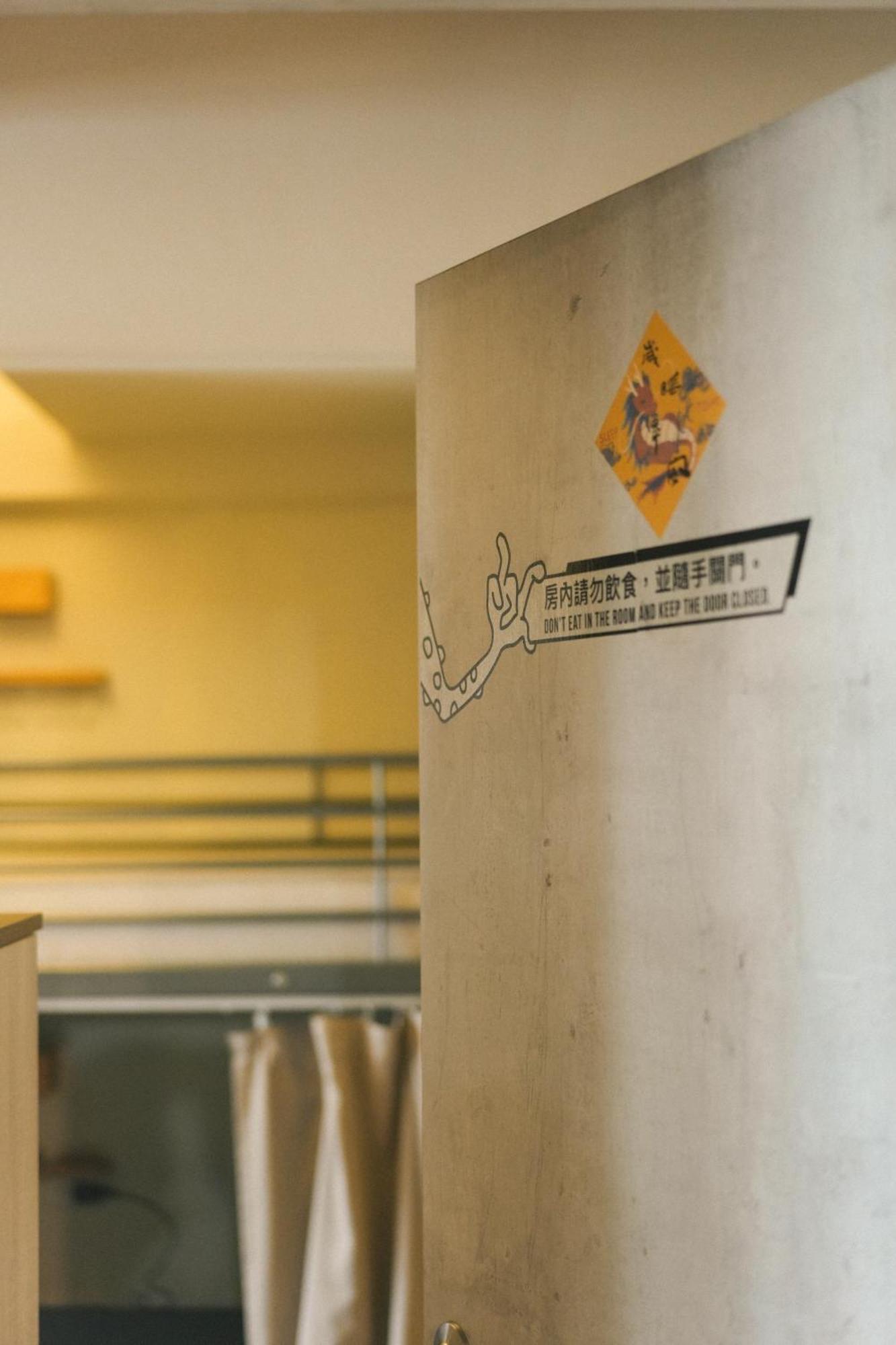 Loft18 Hostel Tainan Eksteriør bilde
